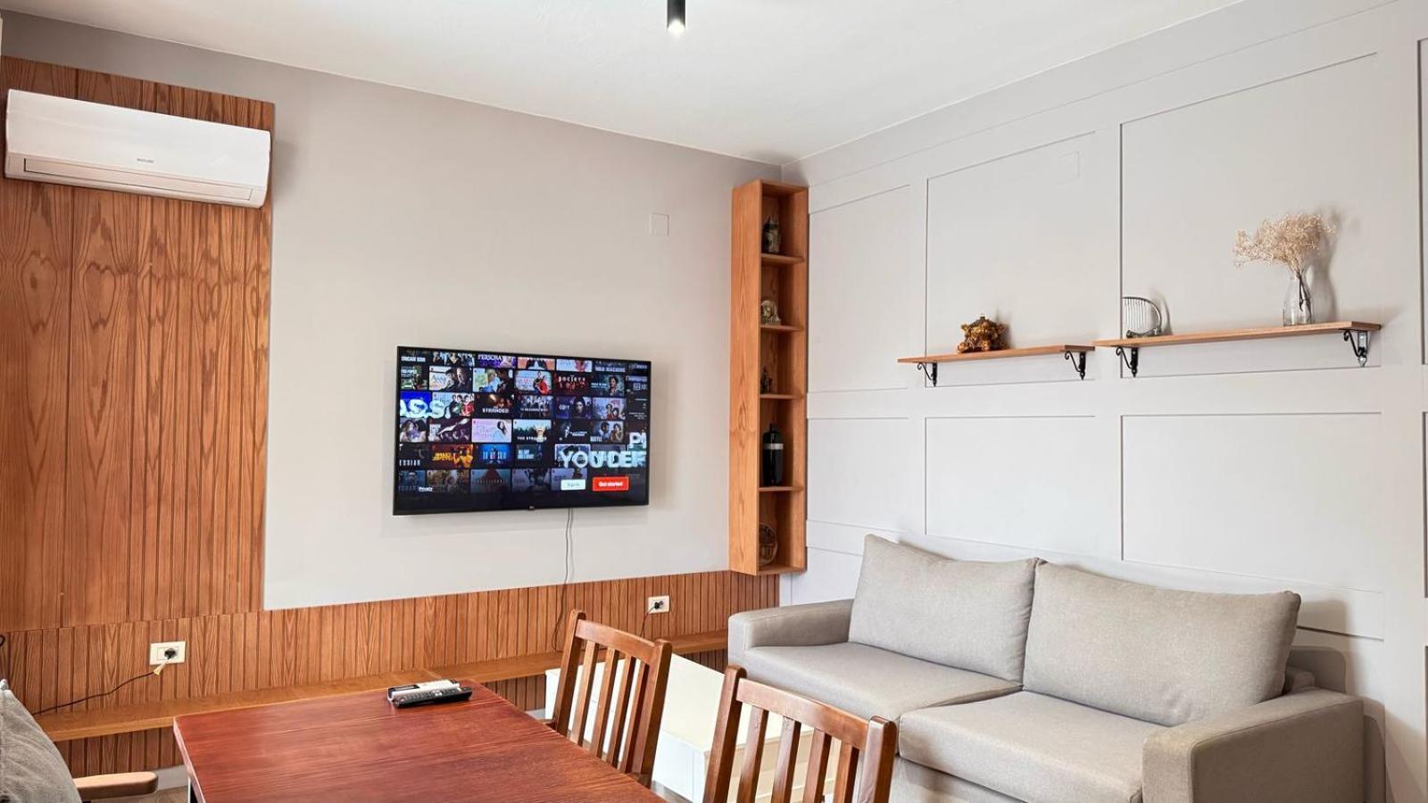Terrace Flat In Heart Of Apartment *