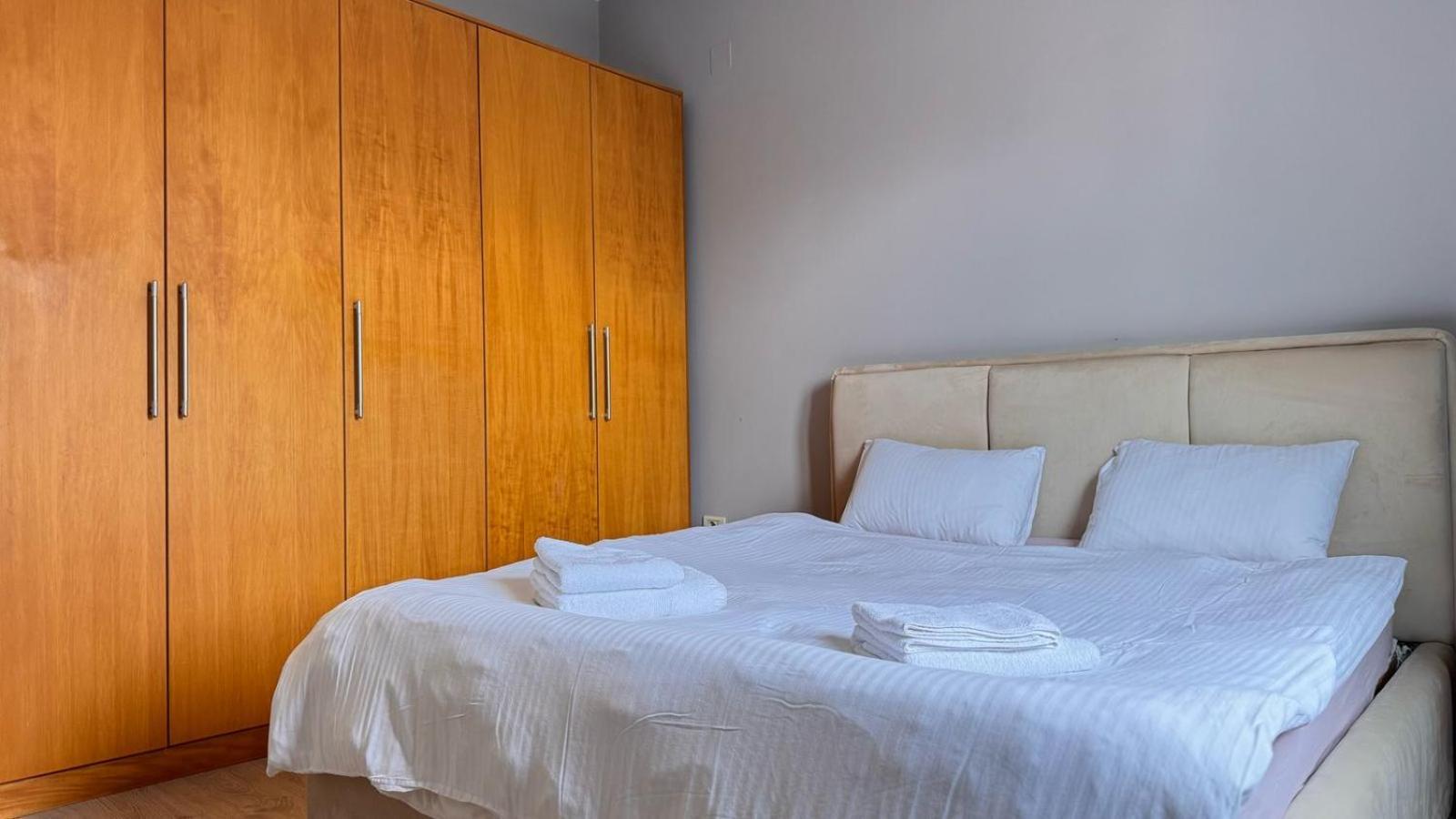 Terrace Flat In Heart Of Tirana